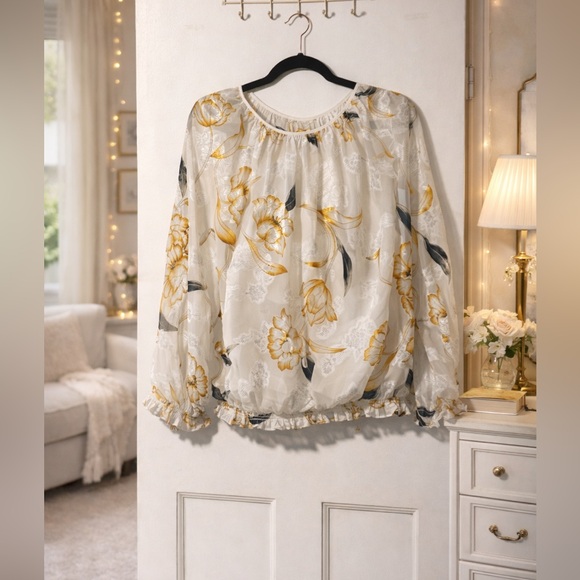🏷️NWT WHBM “Ophelia Floral Ecru” Smocked Waist Blouse Size 10 - Picture 2 of 6